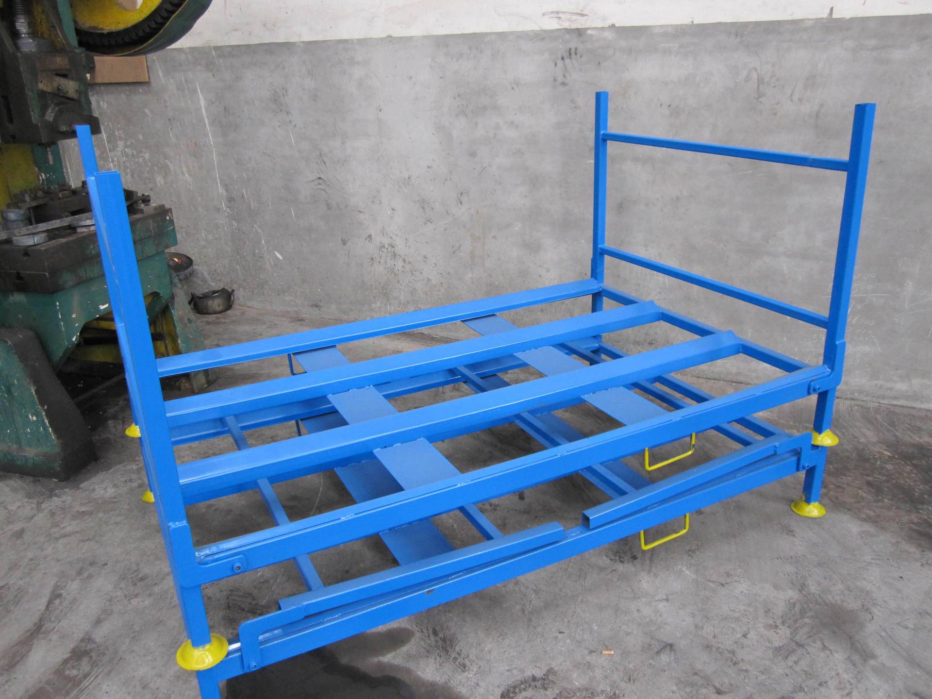 Collapsible Stacking Rack__ Mo