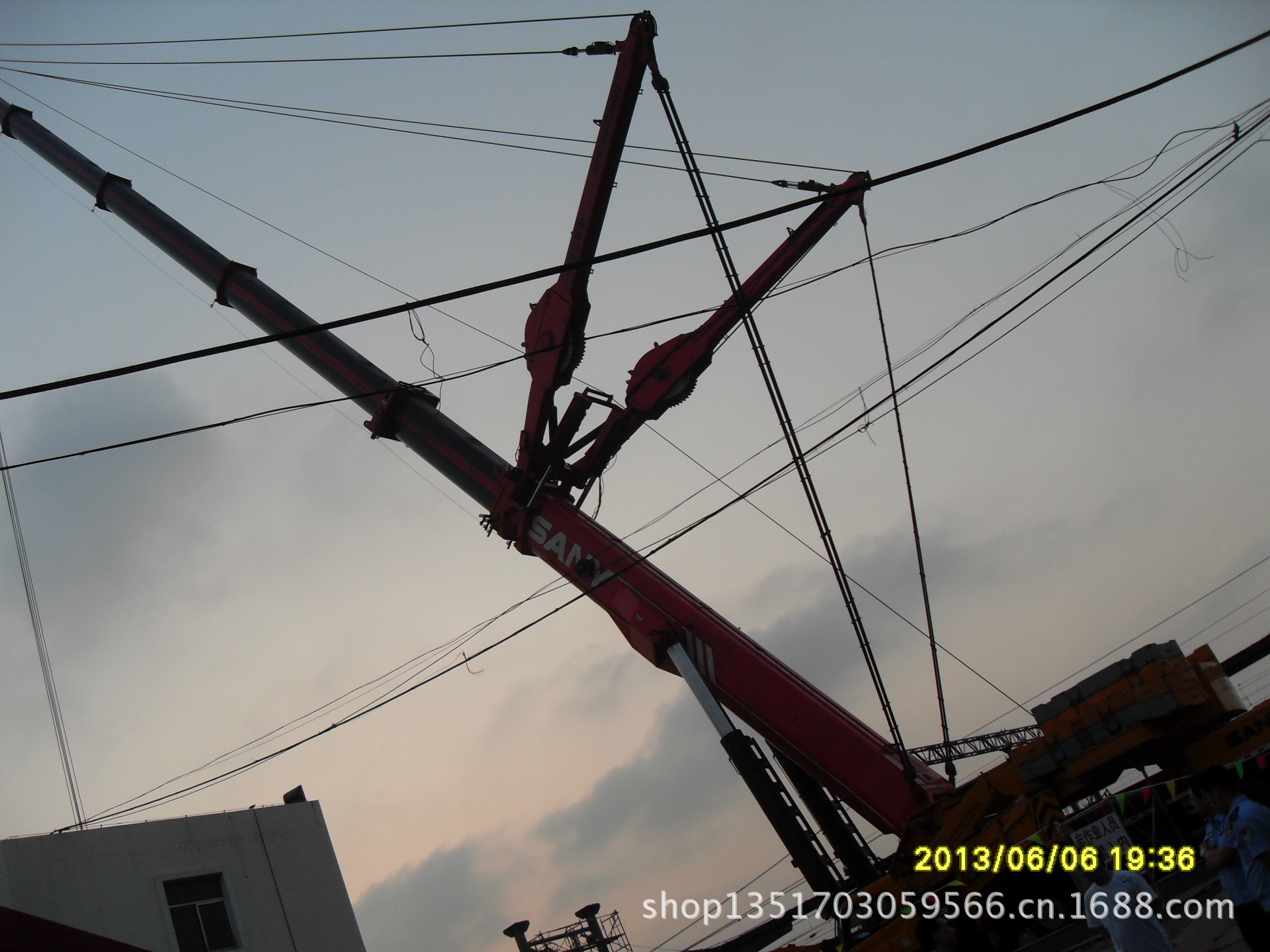 1200吨汽车吊吊装现场