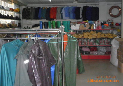 各种防护服系列:耐酸碱防护服；无纺布防护服；电焊防护服 工作服