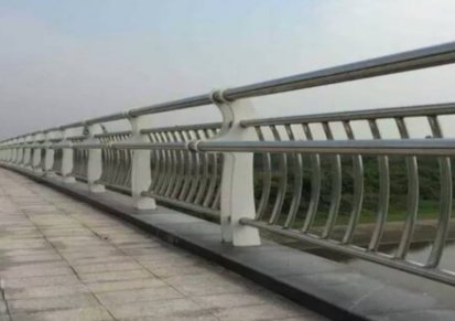 河北镀锌桥梁防撞护栏 防撞护栏立柱多规格