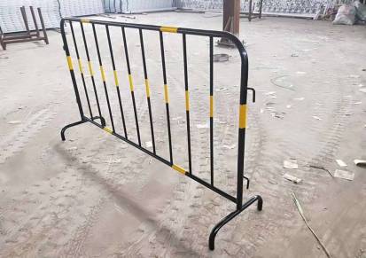 黑黄铁马护栏道路防障围挡可移动护栏人群隔离栅122米