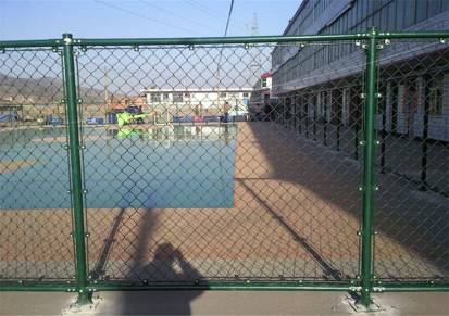 篮球场护栏网足球场围网勾花护栏免费设计来图定制上门安装