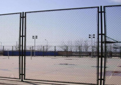 万起厂家生产 篮球场围栏网 体育场围栏网 体育球场围栏网