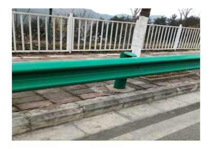 贵州乡村道路公路高速镀锌喷塑波形护栏 广西热镀锌波形护栏板