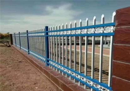 蓝白色工业区镀锌方管组装锌钢护栏淼发支持定制
