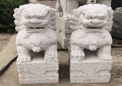 枣庄石狮子雕刻 石雕厂家 一对石狮子摆件 青石雕石狮子 德海石材