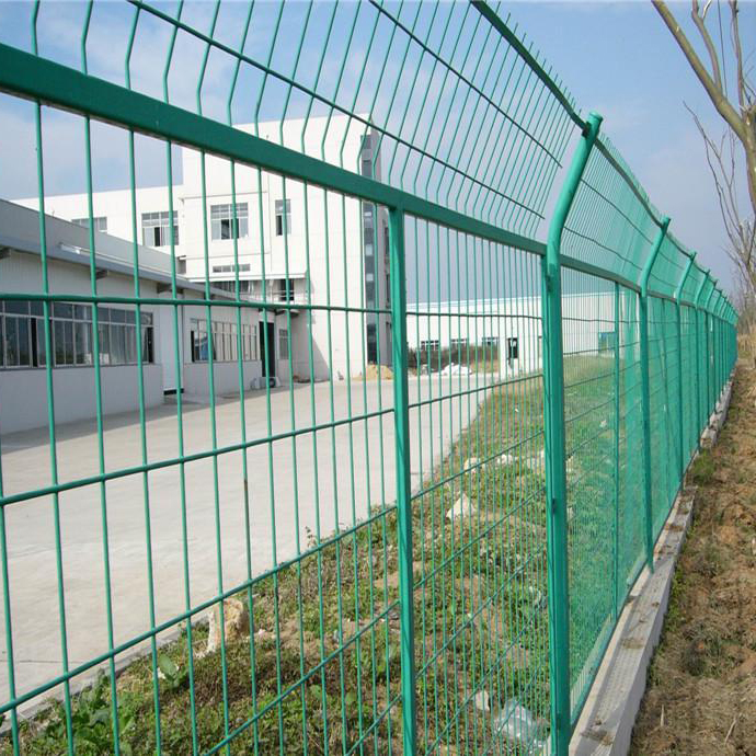 西双版纳交通护栏隔离栏可定制 祥子 桃型柱护栏网可定制