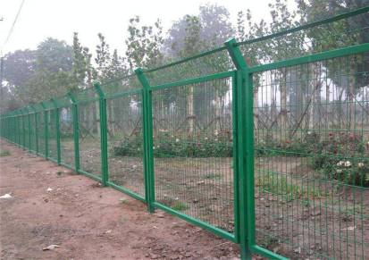 厂家供应荷兰网波浪网养殖圈地围栏网绿色护栏网