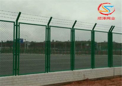 厂家供应优质  体育场护栏网 框架防护网  隔离网围栏    品质好货 样式齐全