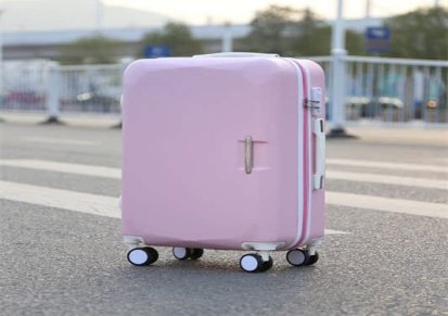 厂家批发PC登机箱18寸拉杆箱新品旅行箱电脑箱男女行李箱嵌入式锁