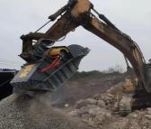 钜力挤压碎石斗挖掘机破碎斗 排料口尺寸可以方便调整