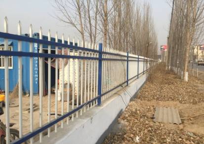 恺嵘厂家供应道路护栏锌钢防护栏杆锌钢马路护栏
