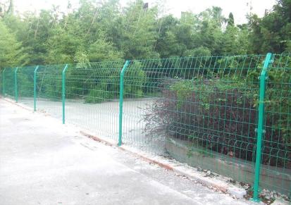厂家生产铁丝护栏网 浸塑铁丝网 公路双边丝护栏 公园围网质量