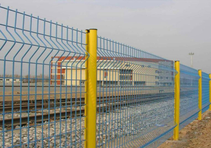 润宏厂家供应铁路桃型柱安全护栏-围挡桃型柱隔离栏