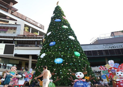 圣诞节商场店面场景布置大型圣诞树圣诞球 圣诞树花环场景定制