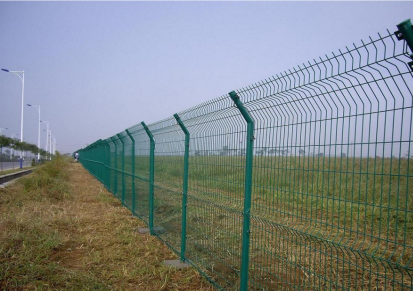 浸塑绿色铁丝网，围栏网，护栏网，隔离网，围山，库房