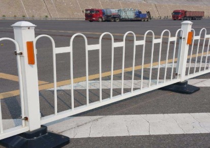 [鑫海]厂家供应京式M型护栏 市政城市公路交通隔离道路护栏