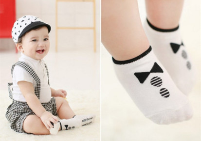鲁仔无点胶白黑棉袜婴幼儿宝宝地板袜隐形新款领结船袜生产厂家