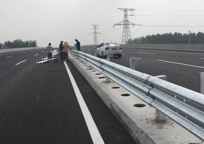 三波护栏 高速公路护栏板 公路隔离防撞护 广州世腾