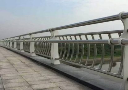 市政桥梁护栏批发 钢结构桥梁护栏定制 钢制桥梁护栏生产 航拓