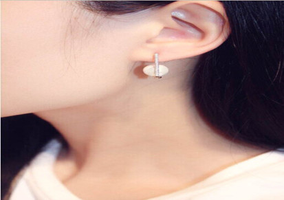 新款S925银针韩国耳环精致时尚珍珠镶钻气质耳钉耳坠女