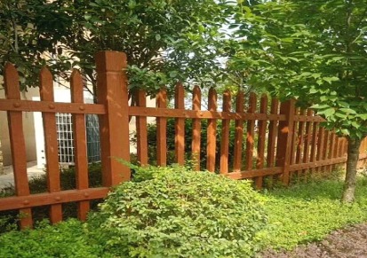 吉安市 恒森 尖头庭院仿木栅栏 高强度水泥仿木栅栏供应商 大栅栏