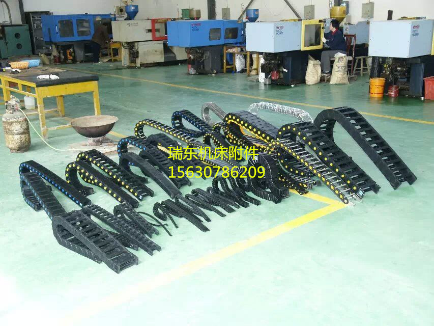 瑞东专业生产钢制拖链、工程塑料拖链、尼龙拖链