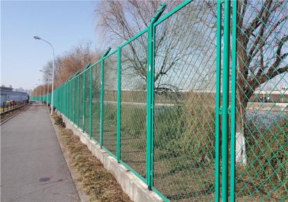 绿色钢板网护栏围栏网 唯在高速公路防护网隔离网