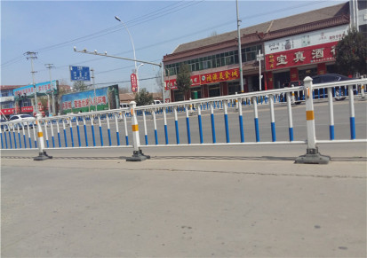 城市人行道护栏 凯鼎丝网锌钢道路护栏 马路专用隔离围栏