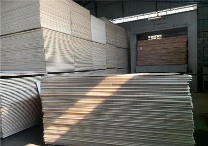 山东常宝宜多层板厂家直供 18mm 三次成型 杨桉多层生态板