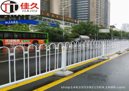 现货供应京式道路护栏隔离栏   交通市政护栏公路围栏  马路隔离城市护栏