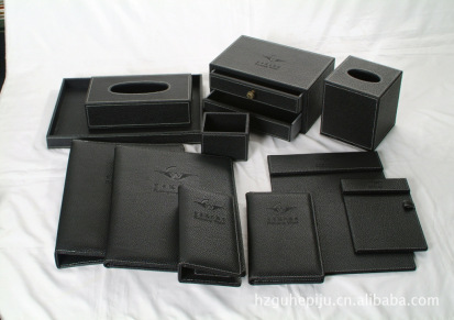 消耗品盒：产品的外观是以高档皮革制作，内以：密度板制作