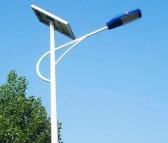 太阳能路灯厂家 批发价格 常规6米7米8米大量库存 扬州凯雯新能源