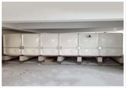 骏晖 玻璃钢水箱一般都会隔着在楼顶底座则为水泥安装时应注意安全