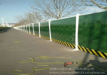 河南兴品厂家供应市政新型小草彩钢板围挡PVC建筑工地施工围挡