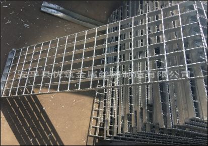 实体厂家供应热镀锌齿型钢格板踏步 楼梯踏步板 水沟盖板钢格栅板