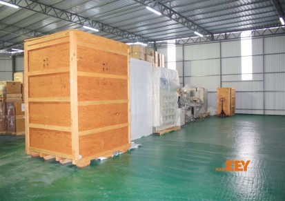 香港仓库设备齐全可为大型设备进行装卸拆箱，装柜，打板等服务