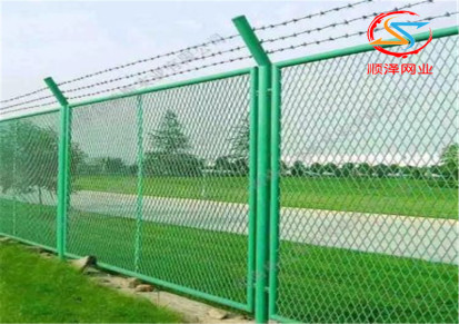 河北厂家销售  体育场护栏网 隔离网围栏  防护网围栏  样式齐全 来电优惠