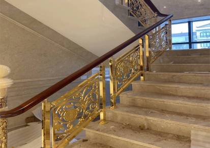 石家庄别墅安装法式铜楼梯搭配柚木扶手面提高颜值