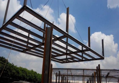佛山市通粤钢结构工程施工队安装钢结构厂房、平台