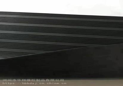 厂家直供黑色条纹防滑橡胶板减震、条纹橡胶板垫种类齐全