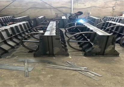 徐州预制隔离墩钢模具 中央隔离墩钢模具 高速隔离墩钢模具 巨荣生产