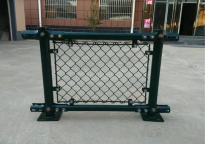 体育场护栏网PE PVC包塑勾花网厂家直销铁丝笼式球场运动场防护网