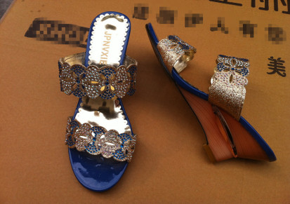 温州女鞋 2013春夏新款女凉拖鞋，货号WZ13001，中跟水钻