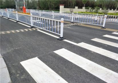 热销 停车场隔离栏 鼎双 锌钢市政公路道路安全防护栏杆 厂家 定做