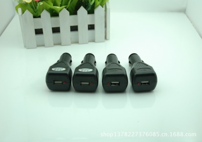 厂家 低价 批发 黑色USB三角形车充 500MA 多功能、手机充电通用
