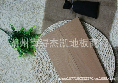 厂家热销 平面波浪纹橡木本色 生态原木纹 磨砂耐磨实木地板 c002