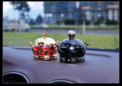 汽车香水 创意汽车精品用品皇冠摆件女性