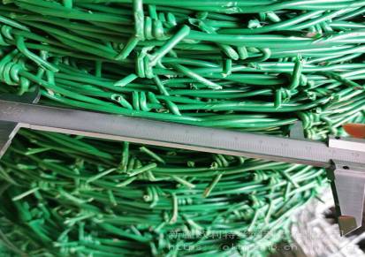 新疆刺绳厂家包塑双股刺绳绿色铁丝网果园隔离铁丝蒺藜