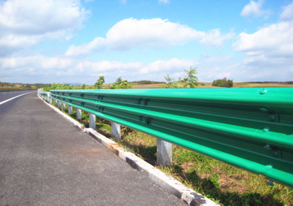 拉萨波形护栏直销 防撞高速公路板 国道波形护栏生产厂家拉瑞斯